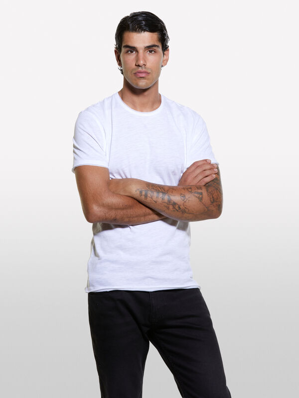 T-shirt bianca con taglio vivo - t-shirt a manica corta da uomo | Sisley