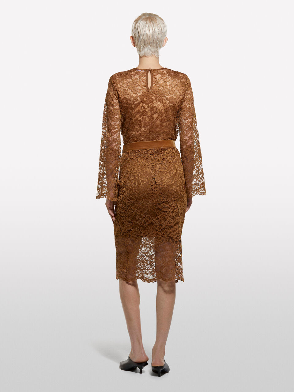 GONNA Donna image number null