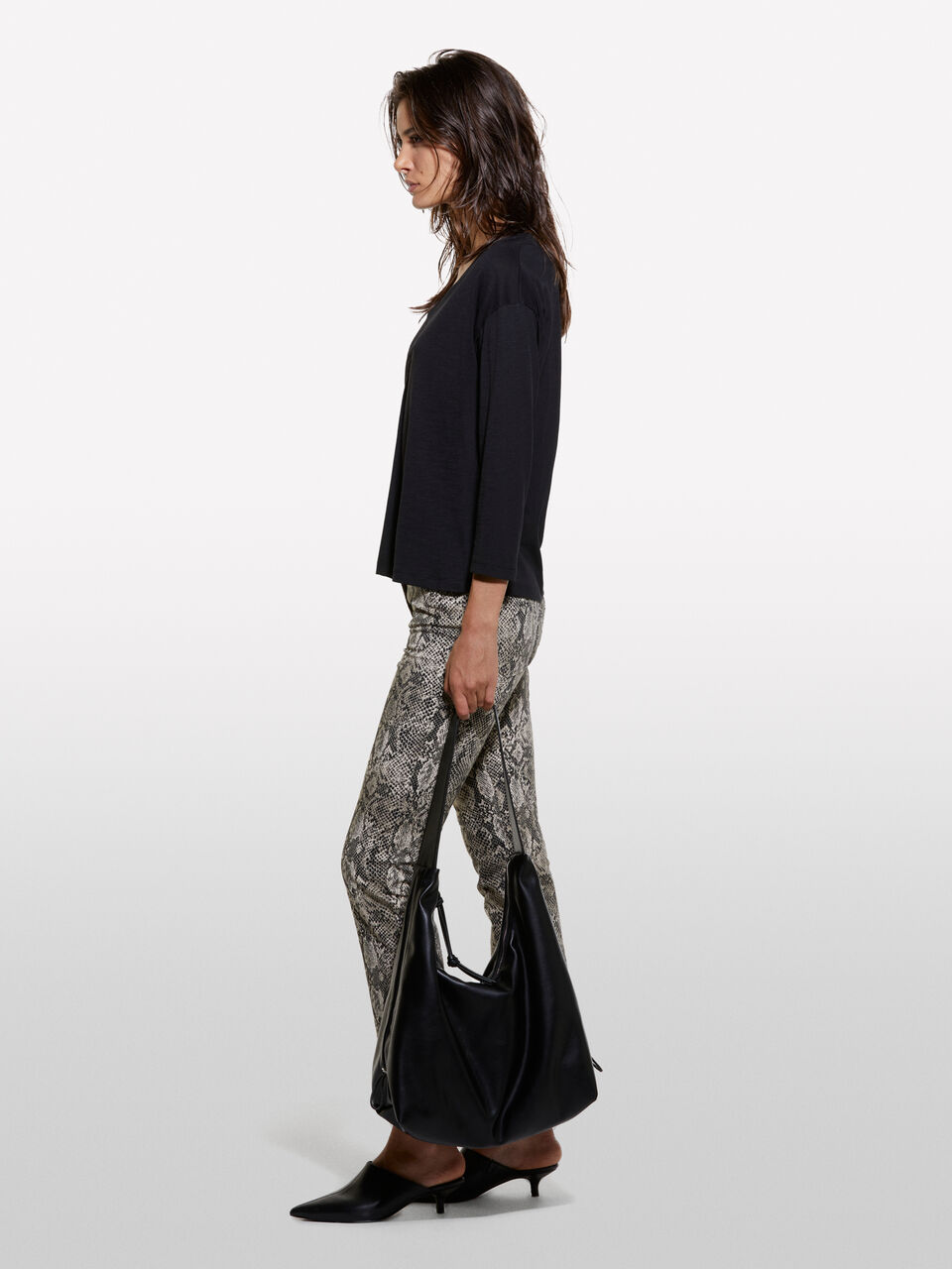 T-SHIRT SCOLLO 'V' Donna image number null