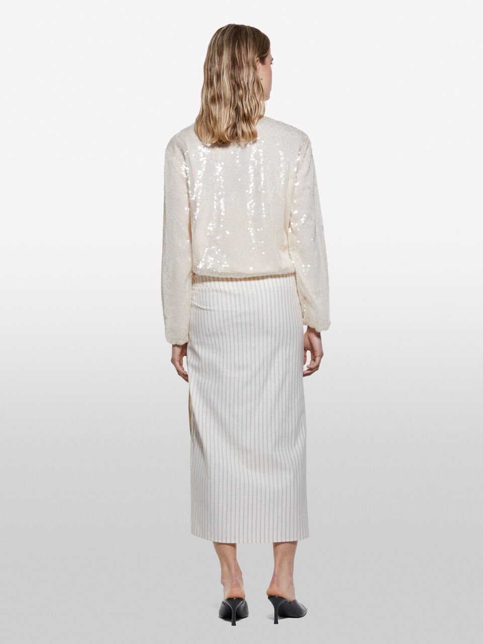 GONNA Donna image number null