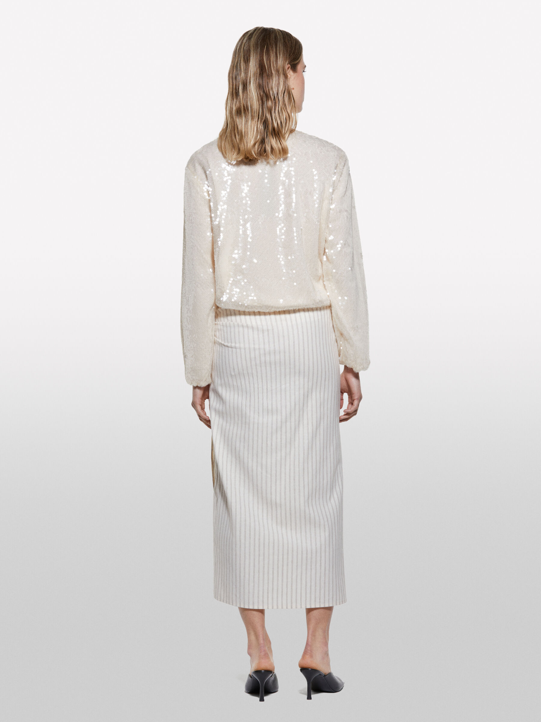 GONNA Donna image number null