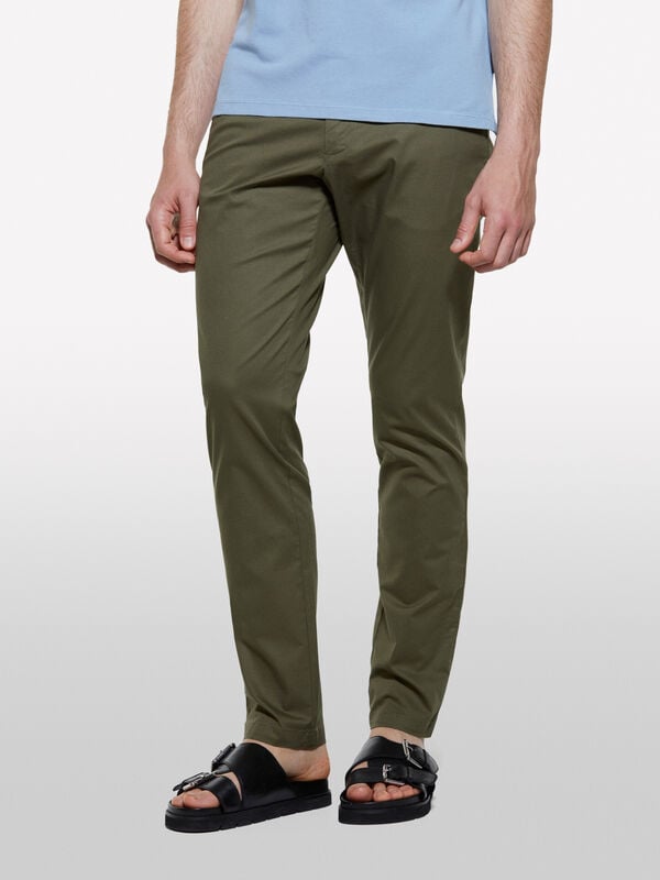 Pantaloni chino verde militare slim fit - pantaloni slim da uomo | Sisley