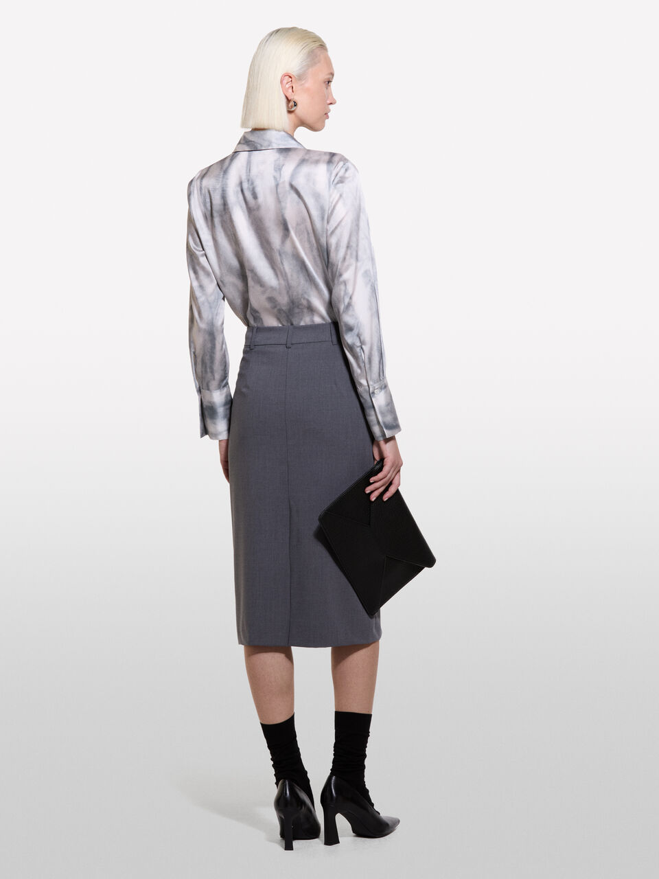 GONNA Donna image number null