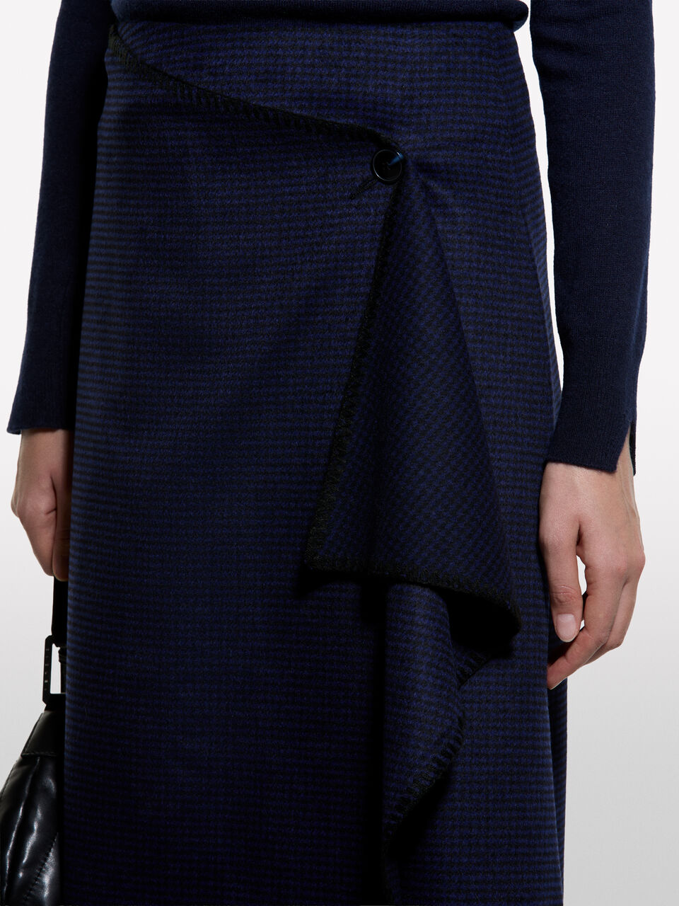 GONNA Donna image number null