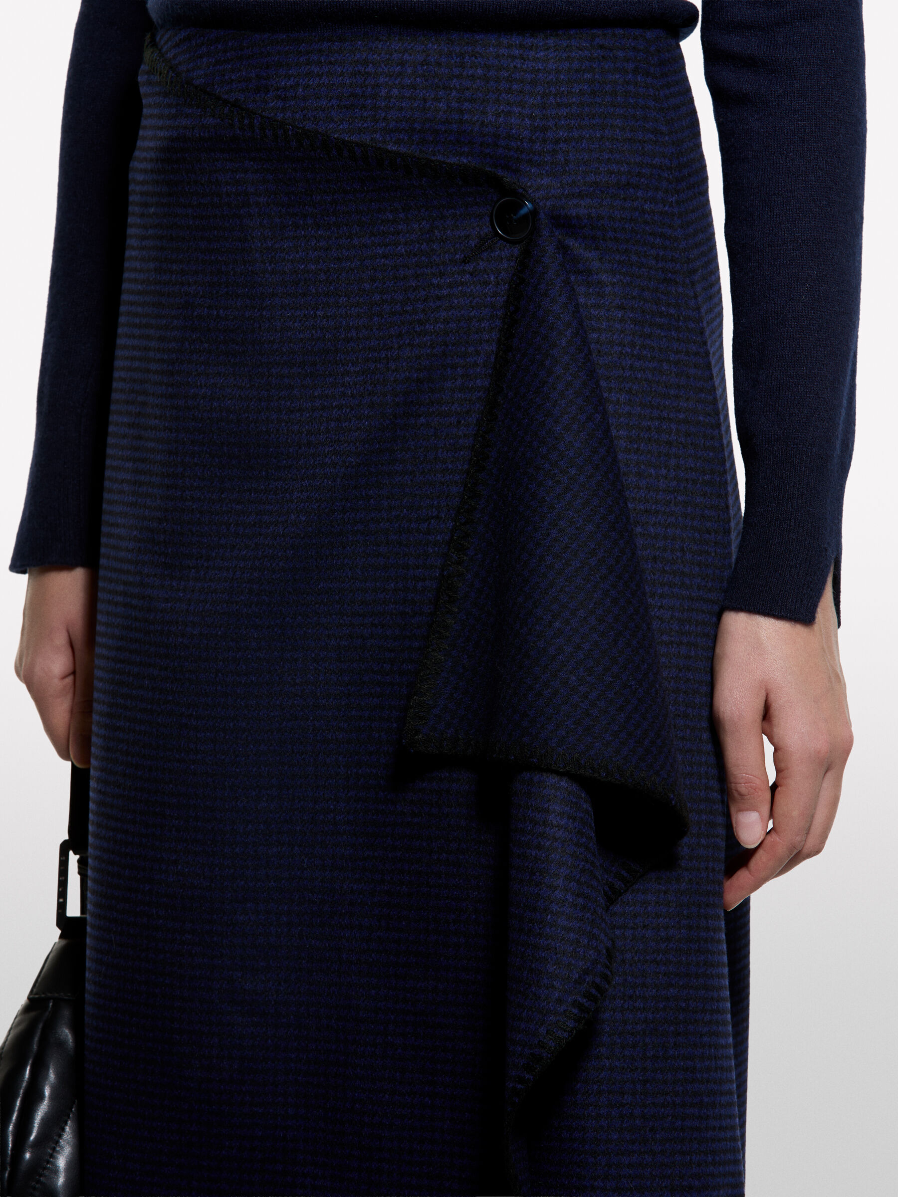 GONNA Donna image number null