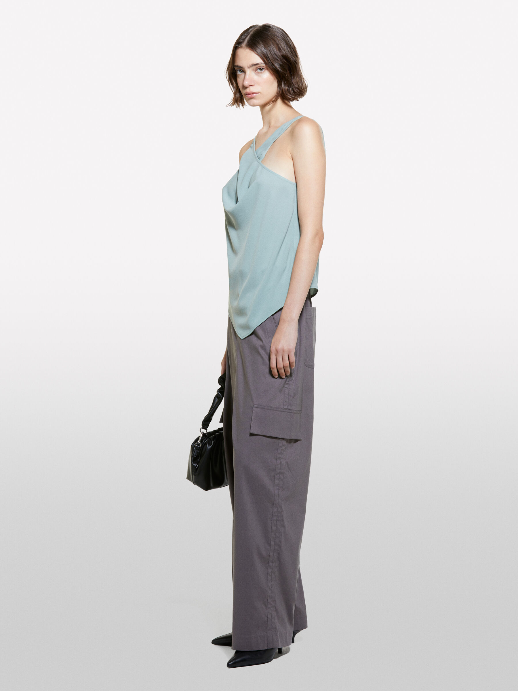 TOP Donna image number null