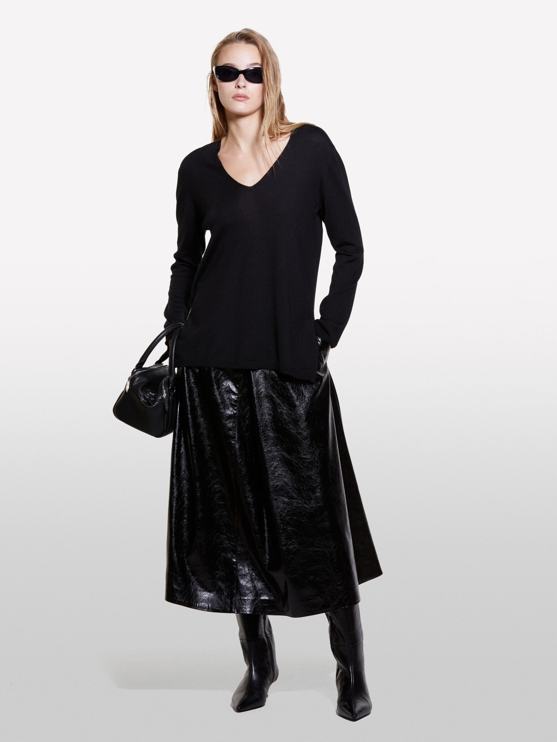 Maglia over fit nera con scollo profondo Nero Sisley