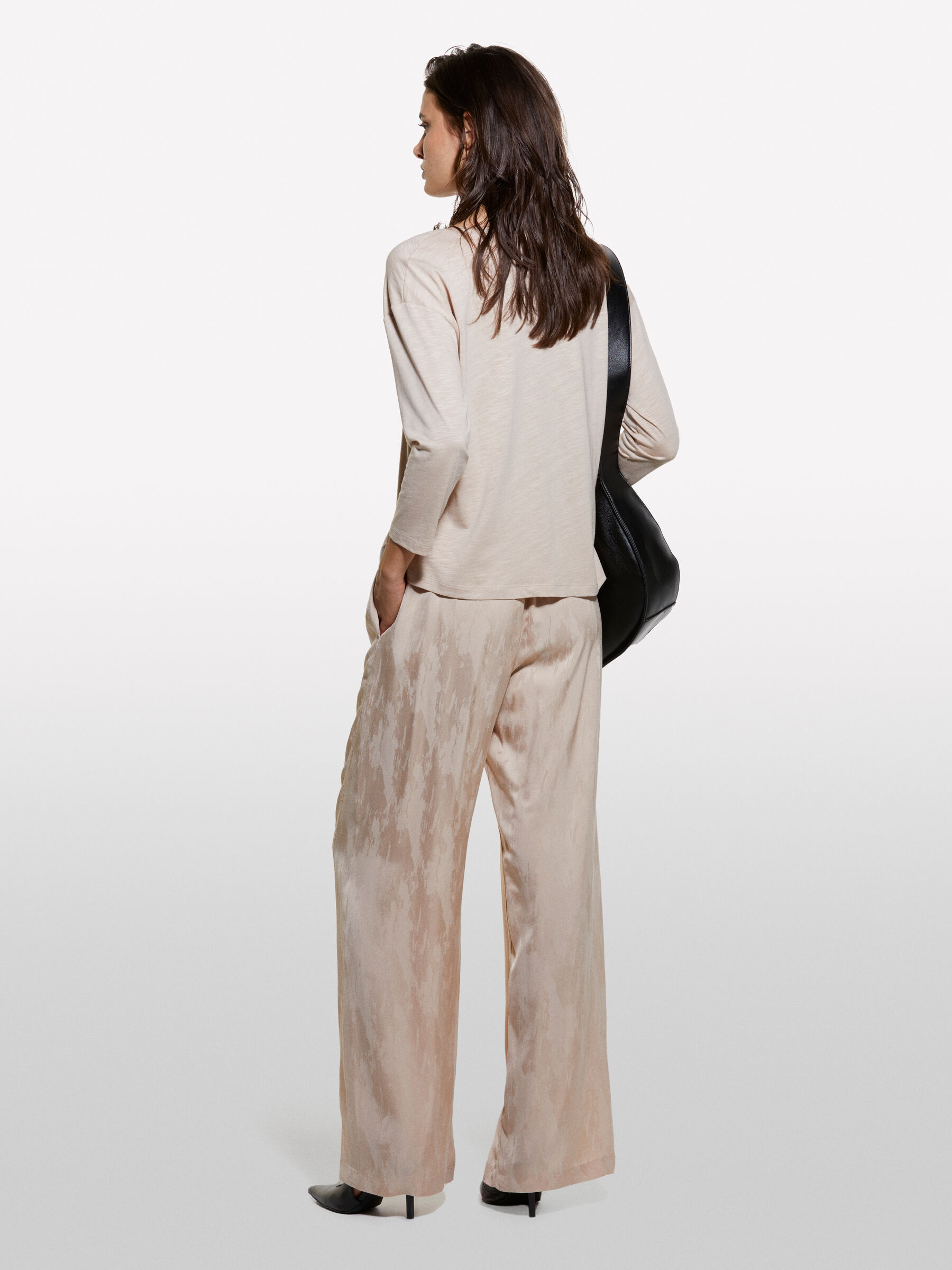 T-SHIRT SCOLLO 'V' Donna image number null