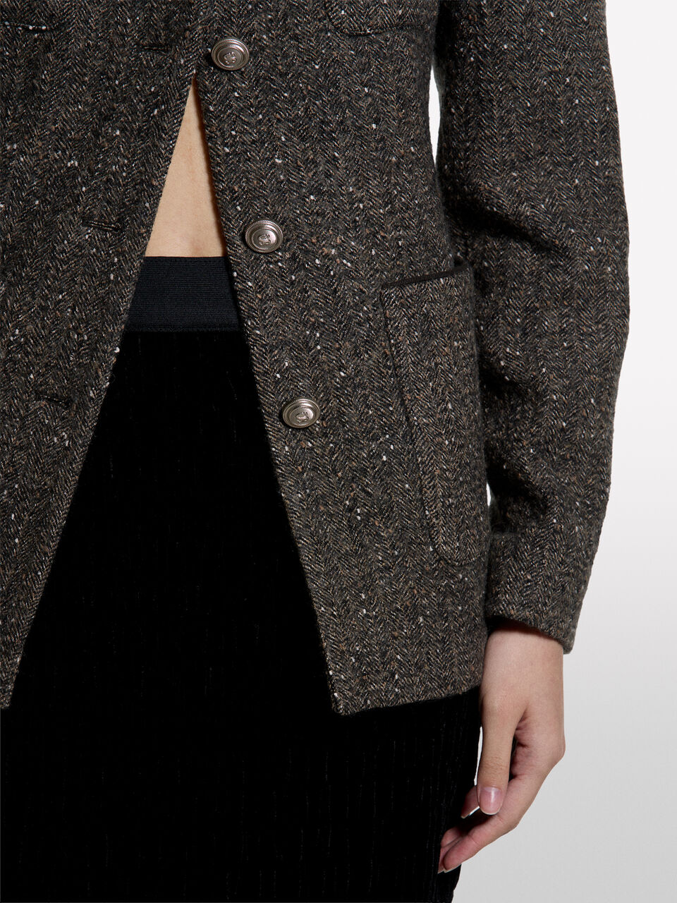 GONNA Donna image number null