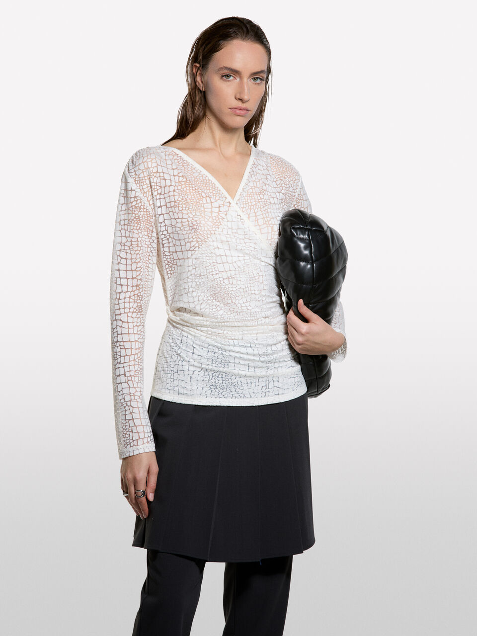 MAGLIA SCOLLO V M/L Donna image number null