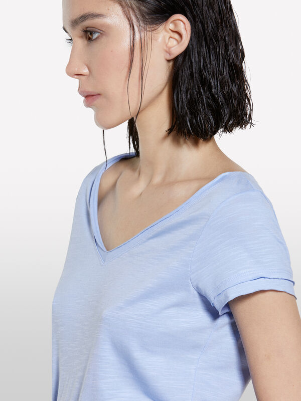 T-shirt azzurra con scollo a V - t-shirt a manica corta da donna | Sisley