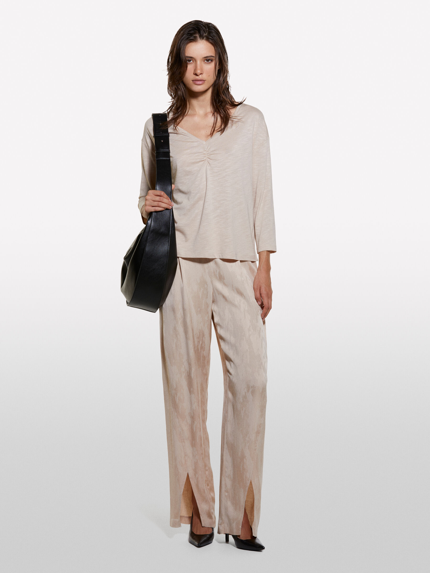 T-SHIRT SCOLLO 'V' Donna image number null