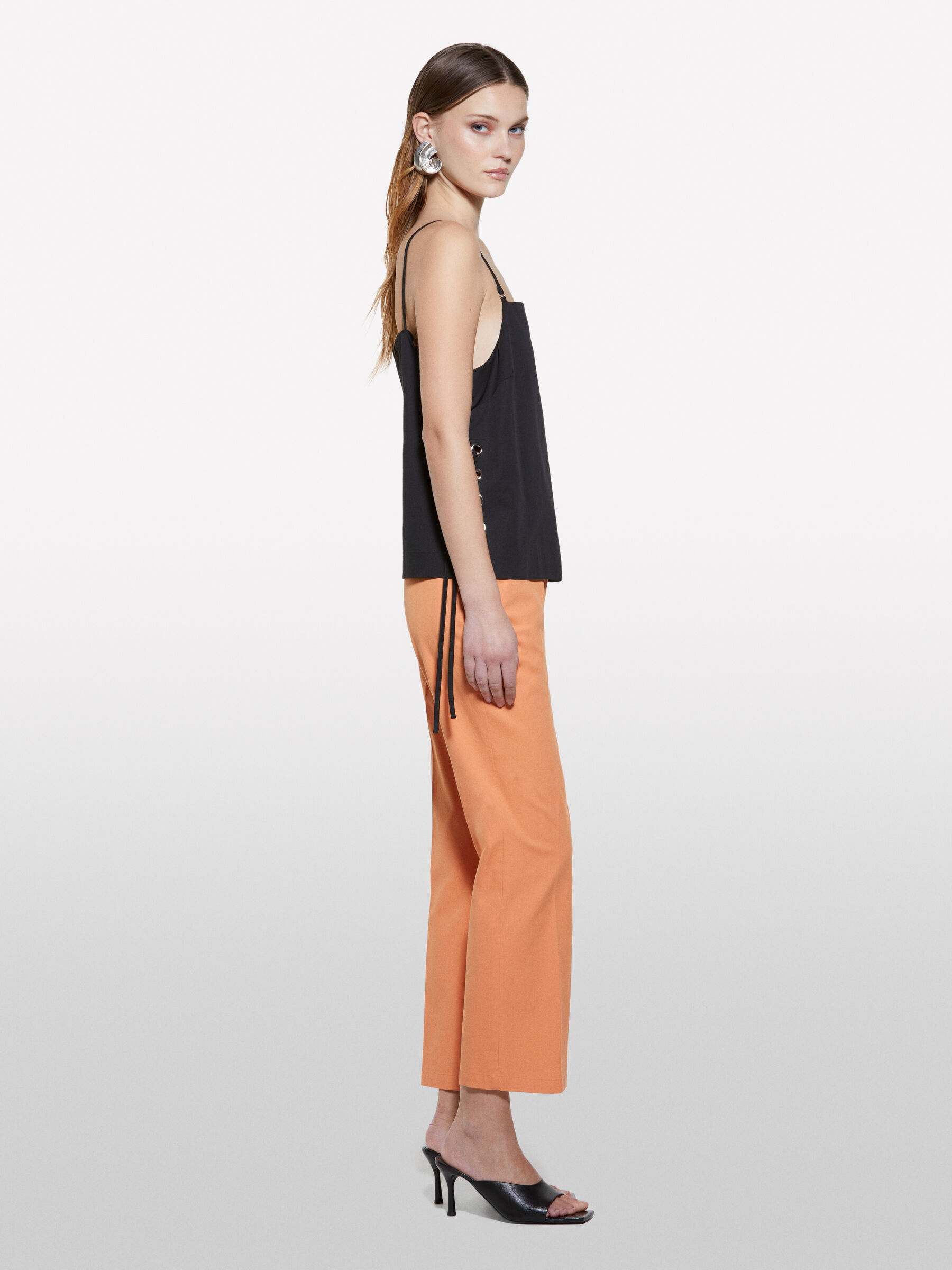 TOP Donna image number null